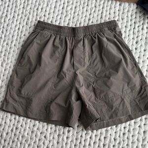 Men’s Lululemon brown athletic shorts